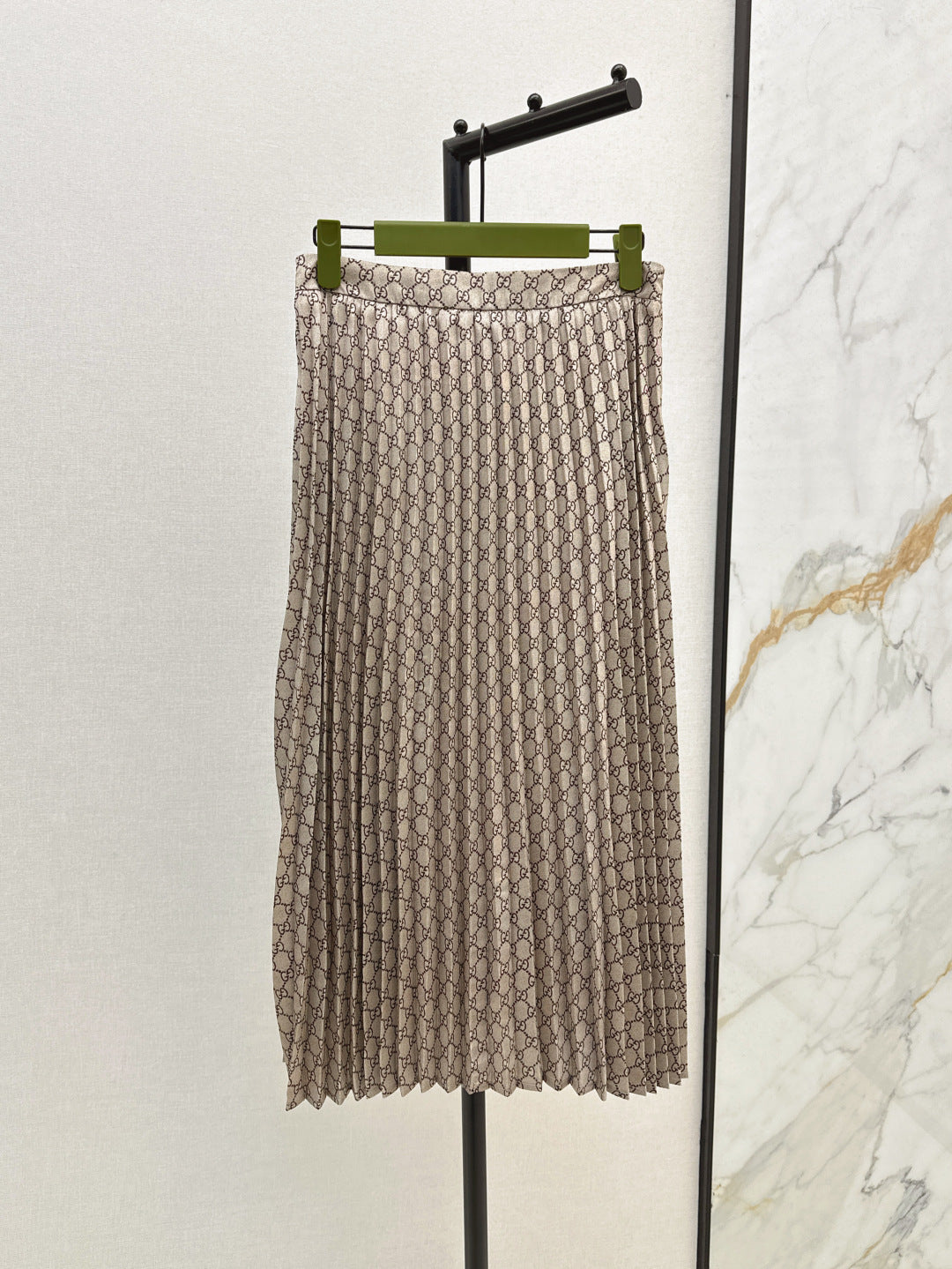 Gu* 25ss GG pleated skirt with horsebit