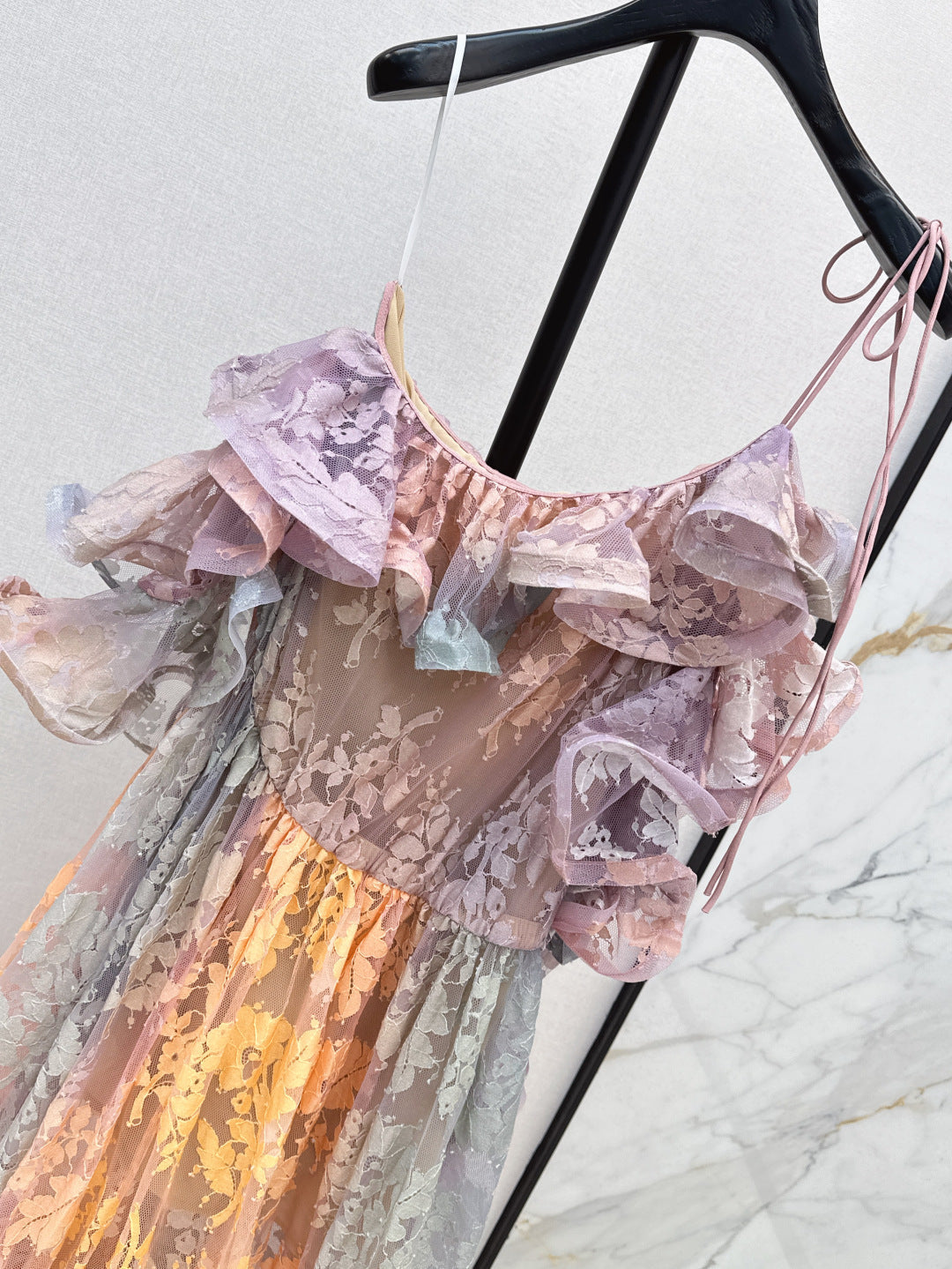 Zim* 25ss Asymmetric ruffled lace midi dress