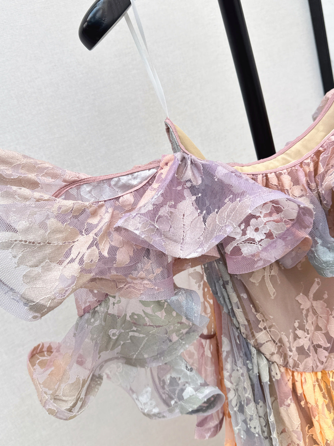 Zim* 25ss Asymmetric ruffled lace midi dress