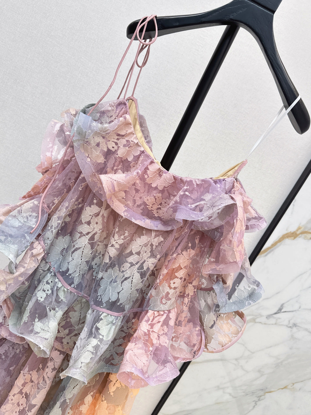 Zim* 25ss Asymmetric ruffled lace midi dress