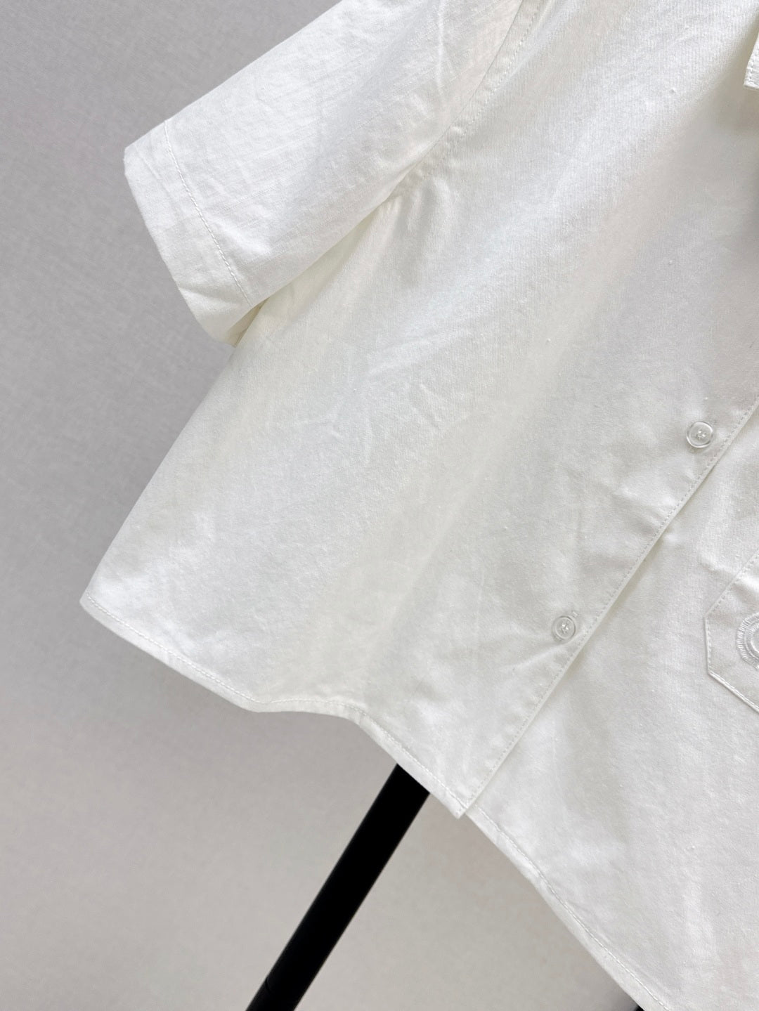 Loe* 25ss anagram cropped denim shirt