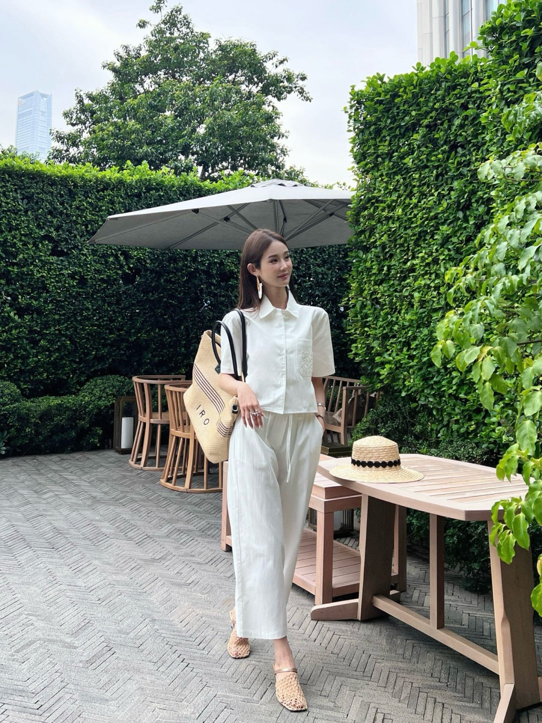 Loe* 25ss anagram cropped denim shirt