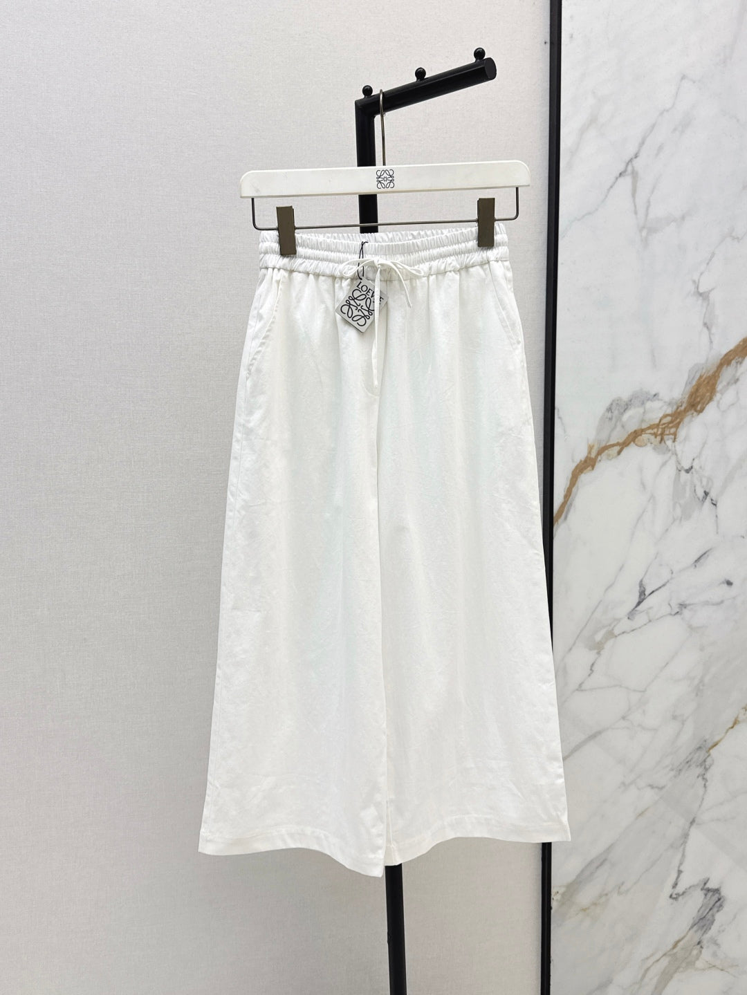 Loe* 25ss anagram cropped denim pants