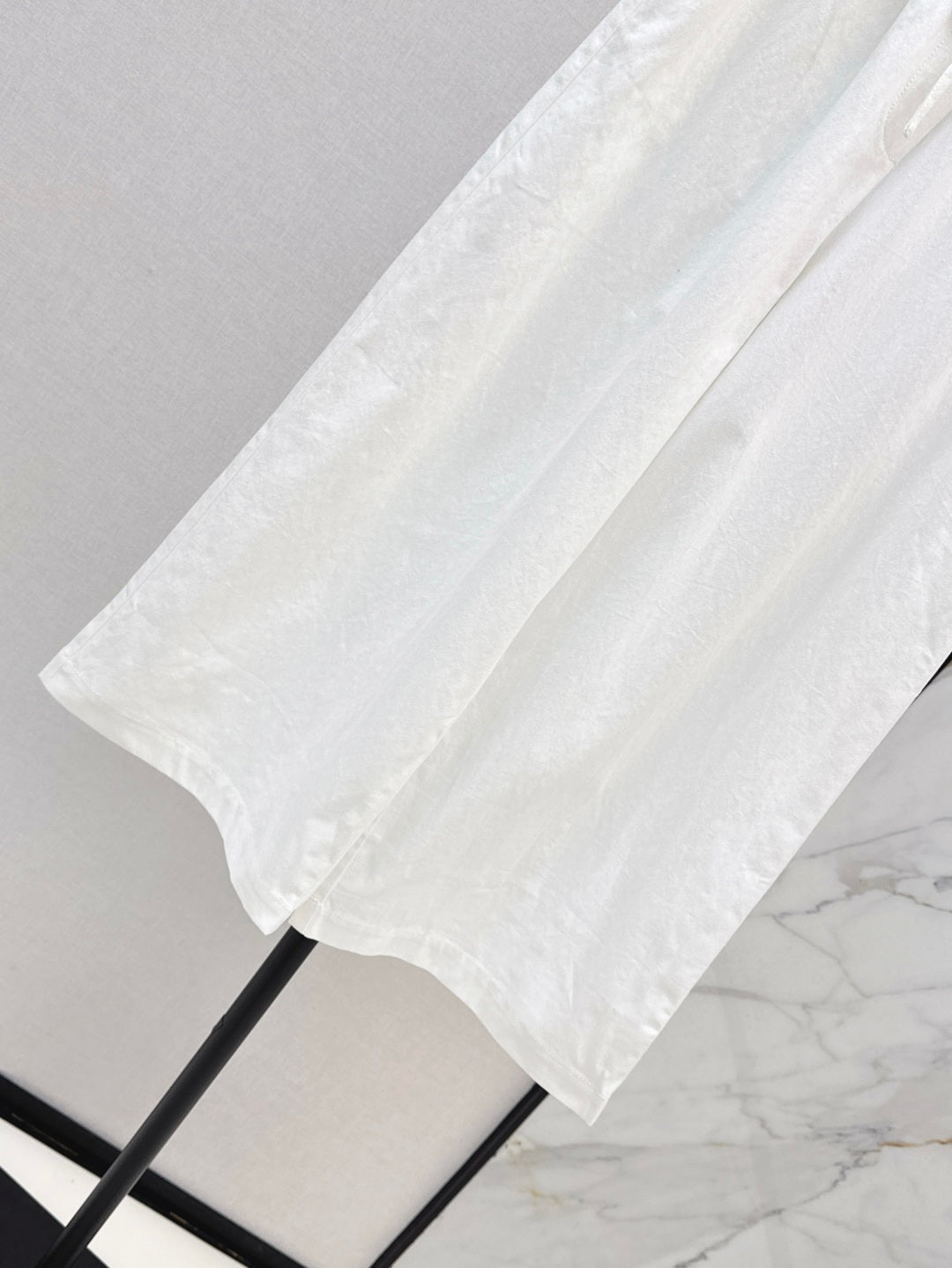 Loe* 25ss anagram cropped denim pants