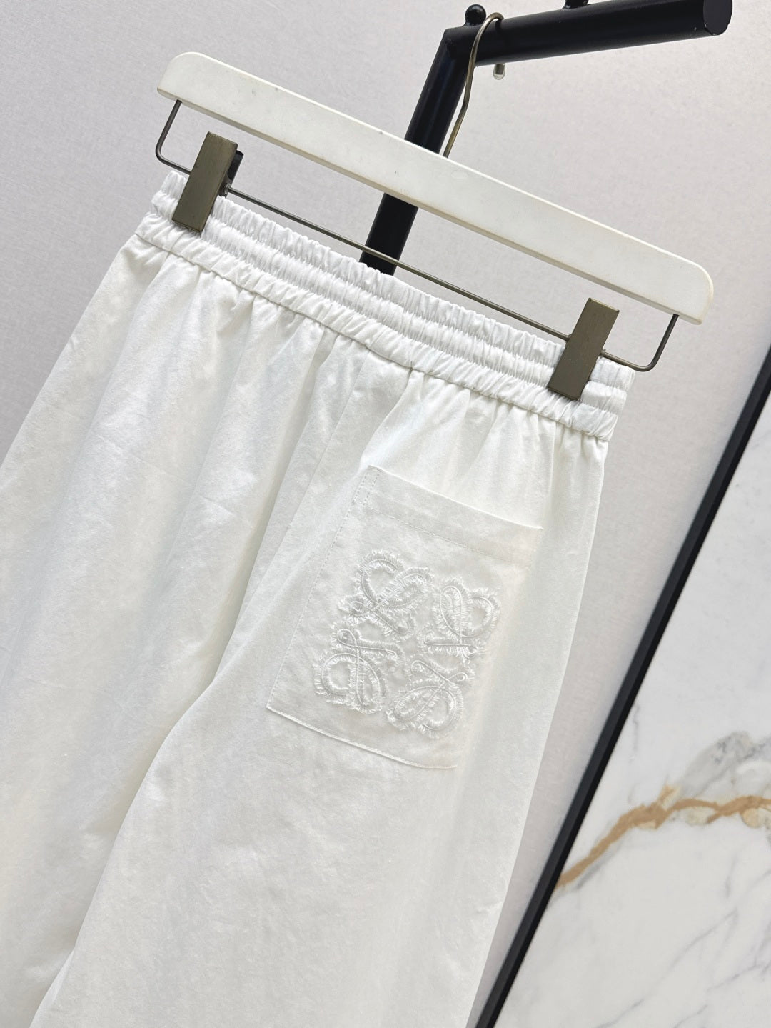 Loe* 25ss anagram cropped denim pants