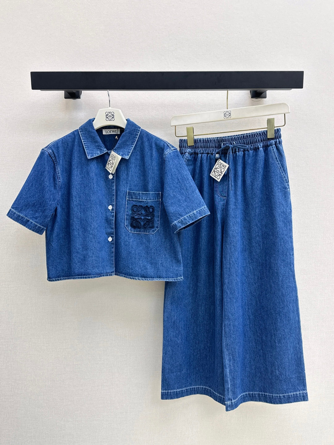 Loe* 25ss anagram cropped denim shirt