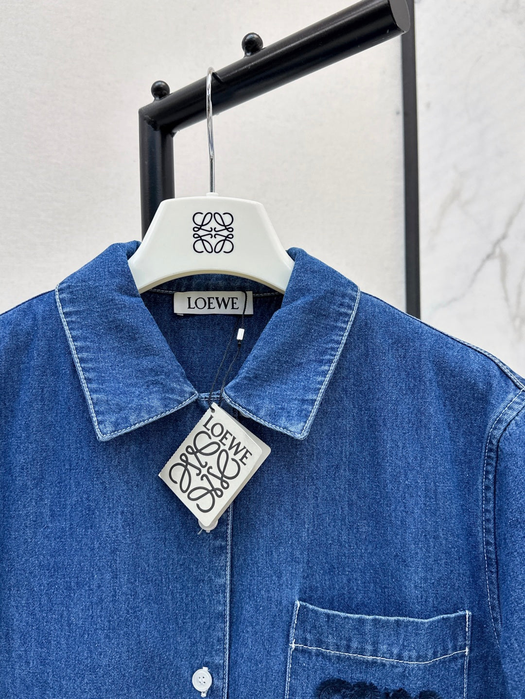 Loe* 25ss anagram cropped denim shirt