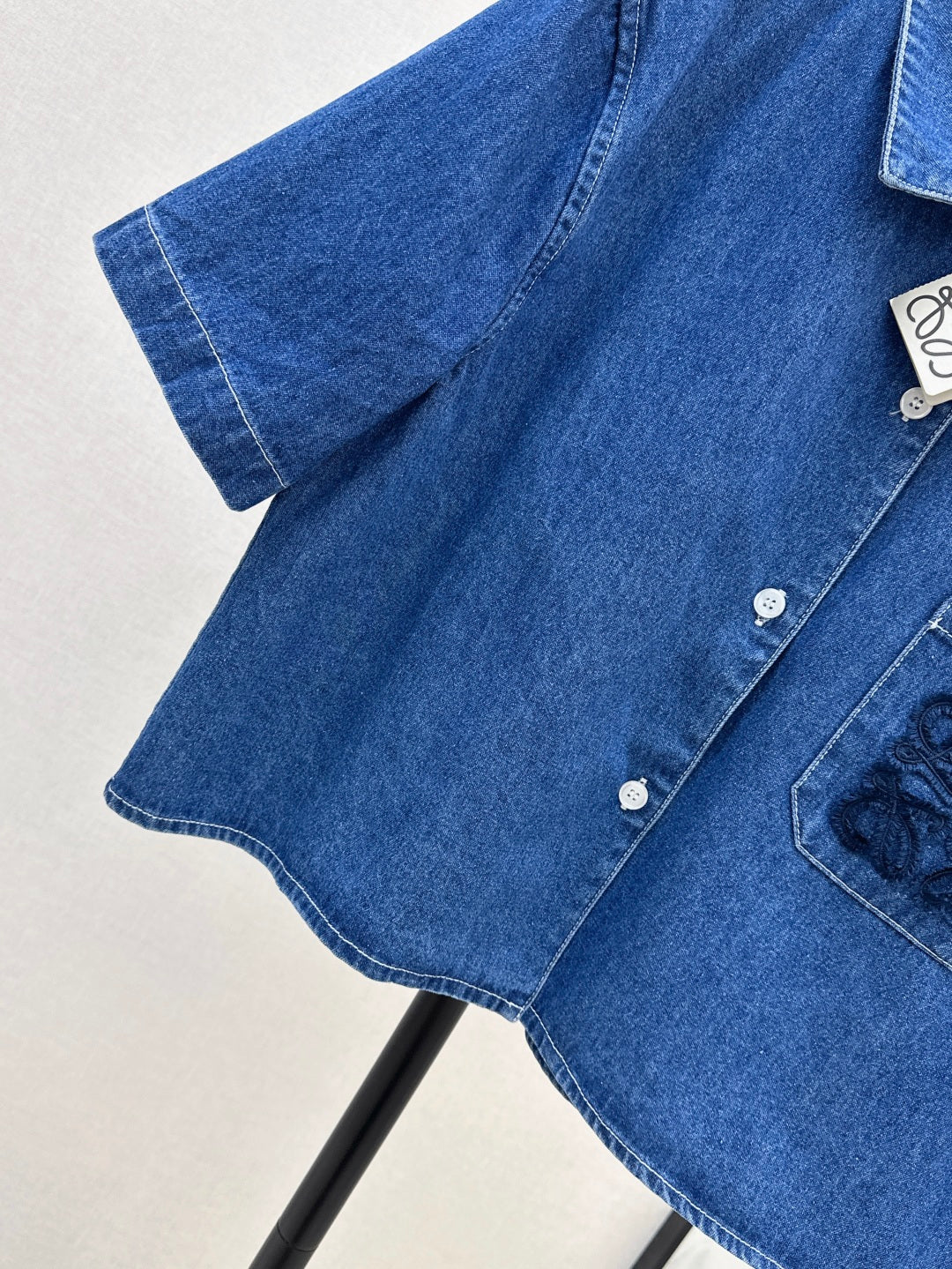 Loe* 25ss anagram cropped denim shirt