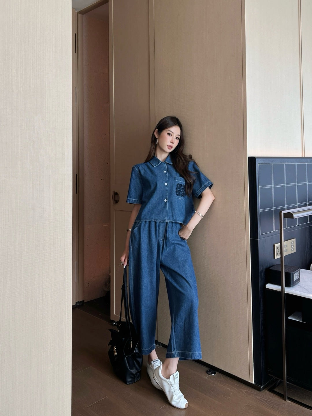 Loe* 25ss anagram cropped denim shirt