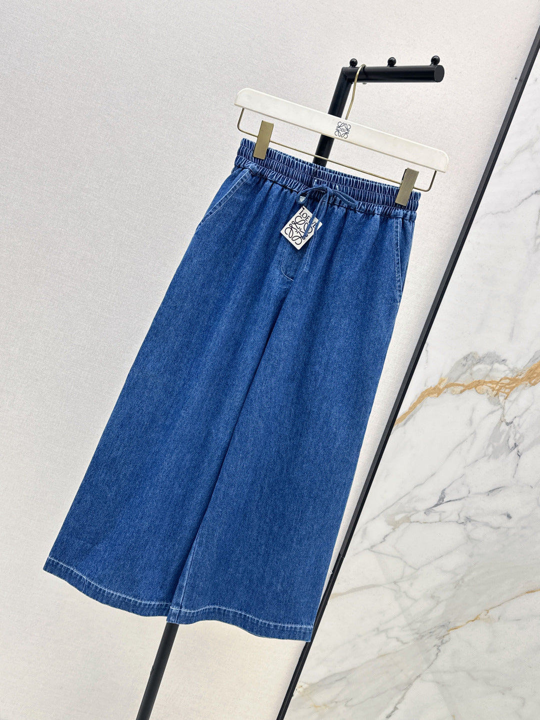 Loe* 25ss anagram cropped denim pants