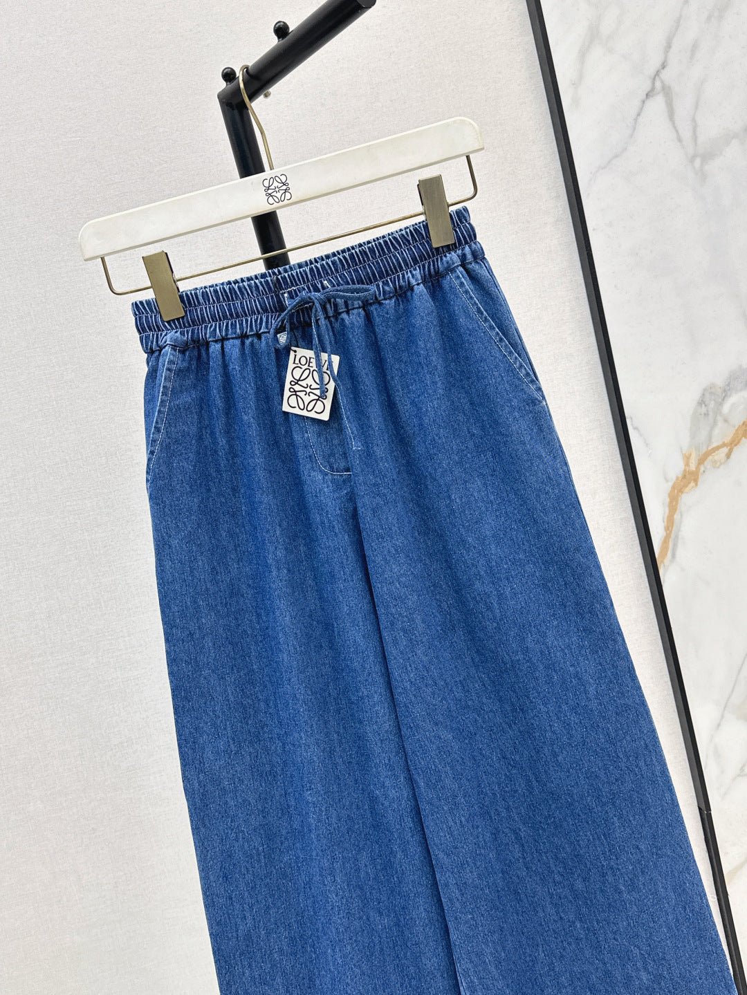 Loe* 25ss anagram cropped denim pants