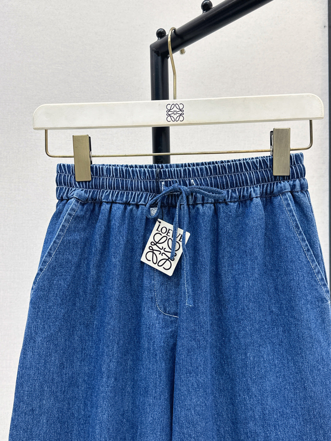 Loe* 25ss anagram cropped denim pants