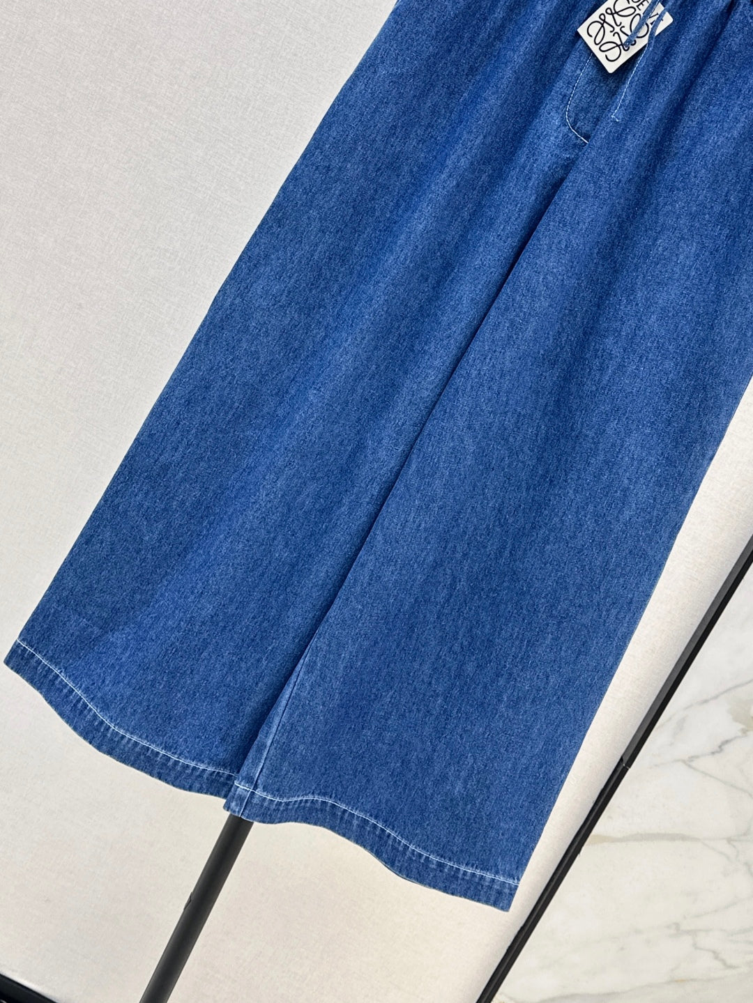 Loe* 25ss anagram cropped denim pants