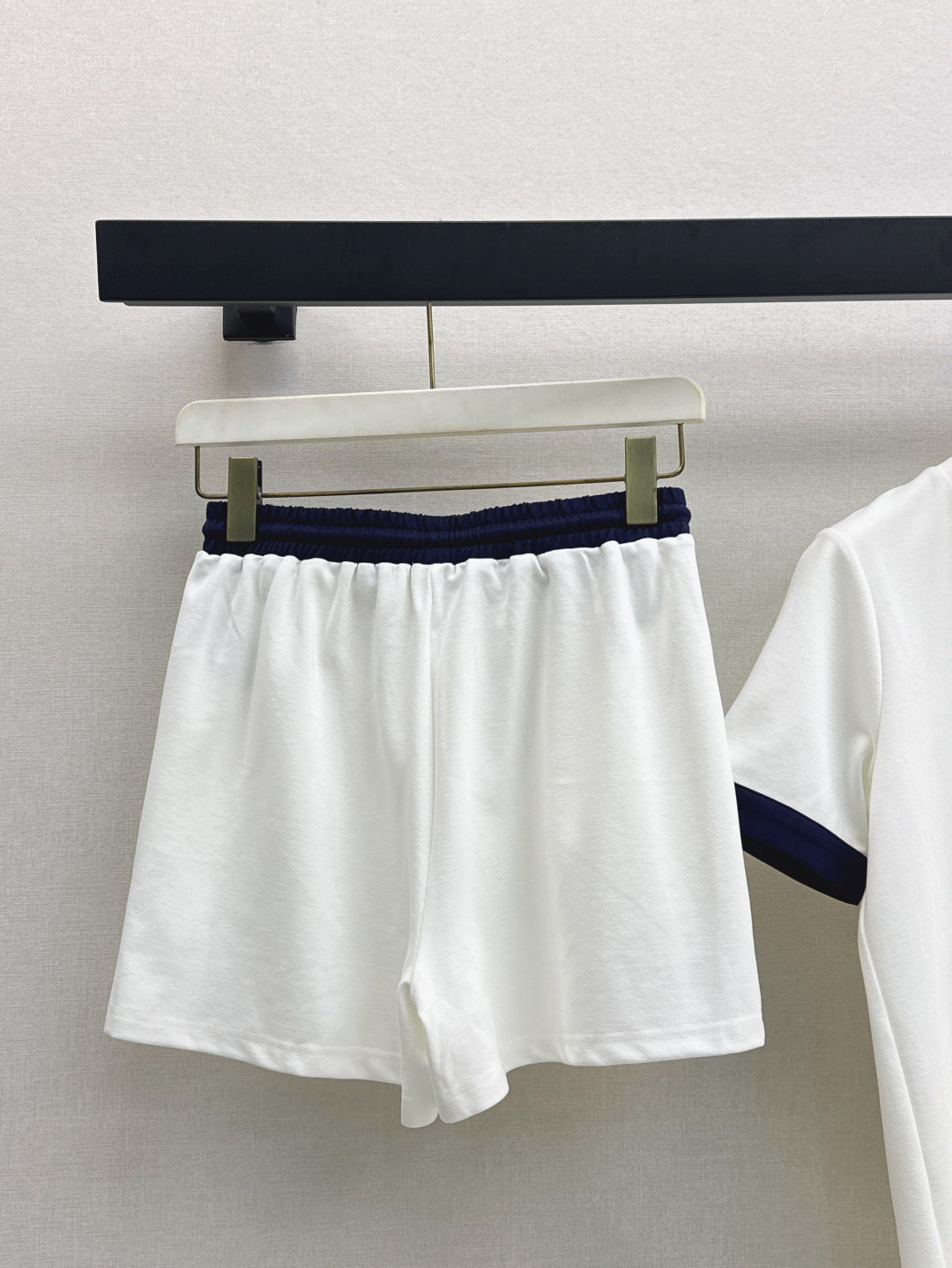 Low* 25ss color-block t-shirt and shorts set