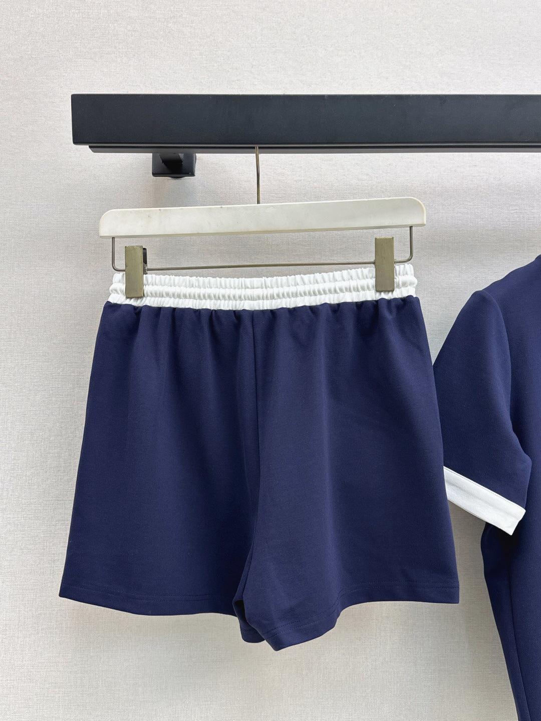 Low* 25ss color-block t-shirt and shorts set