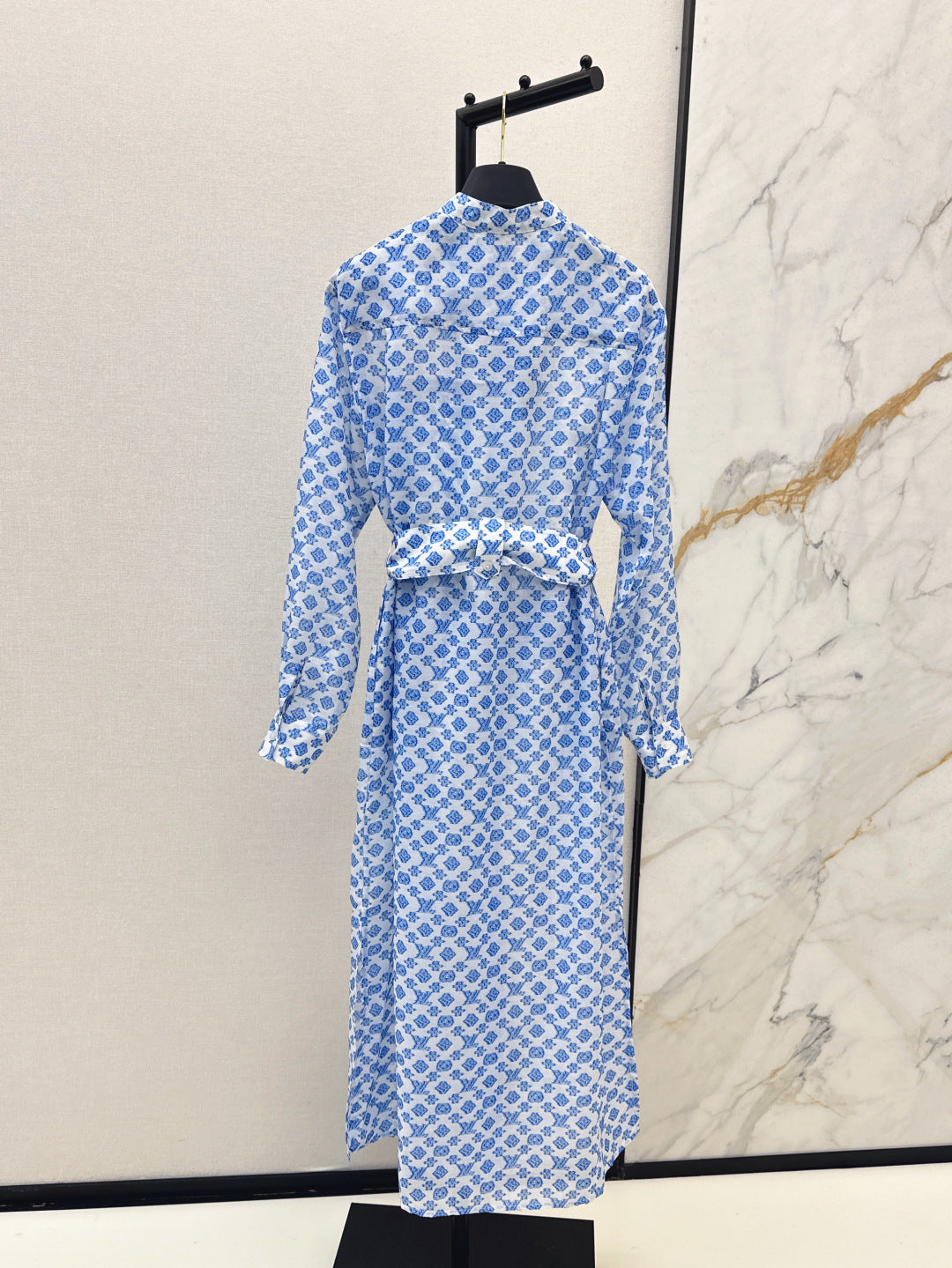 Loui* 25ss 3D monogram shirt dress