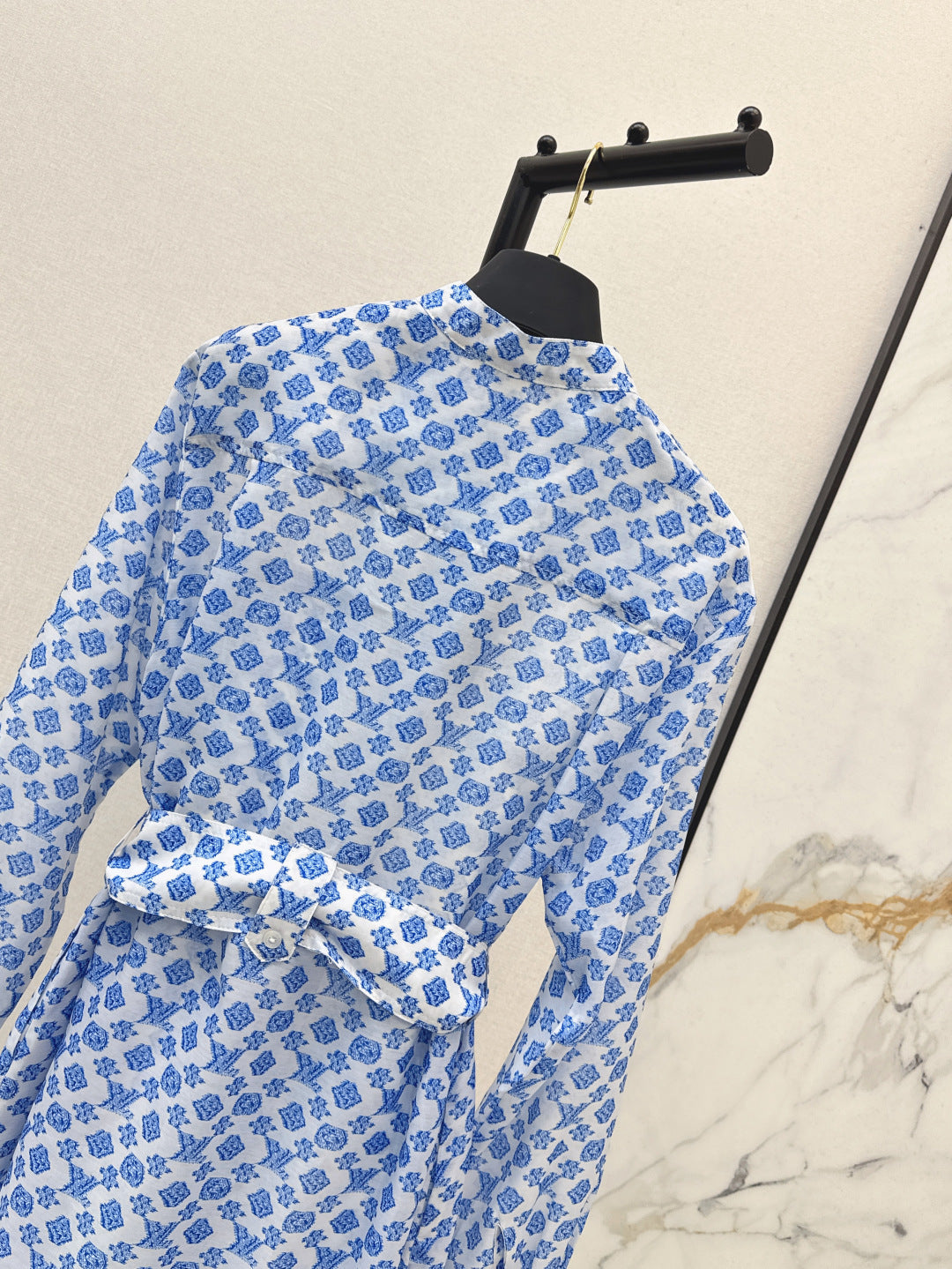 Loui* 25ss 3D monogram shirt dress