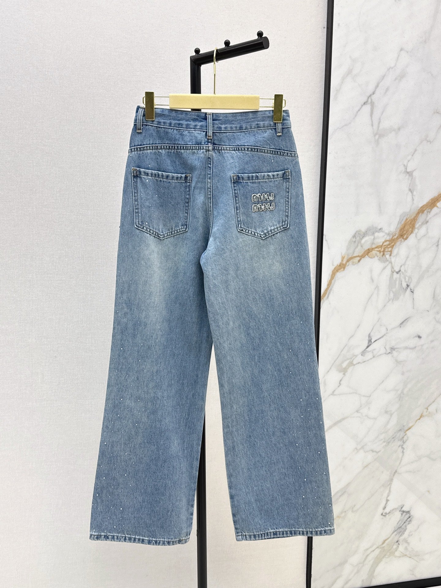 M*u 25ss embroidered trim rhinstones jeans