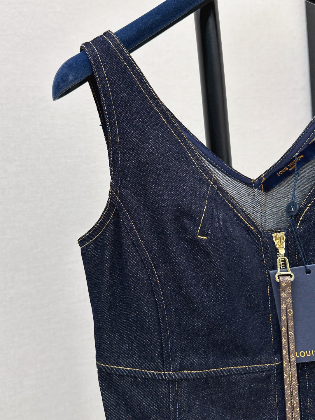 Loui* 25ss v-neck denim mini dress