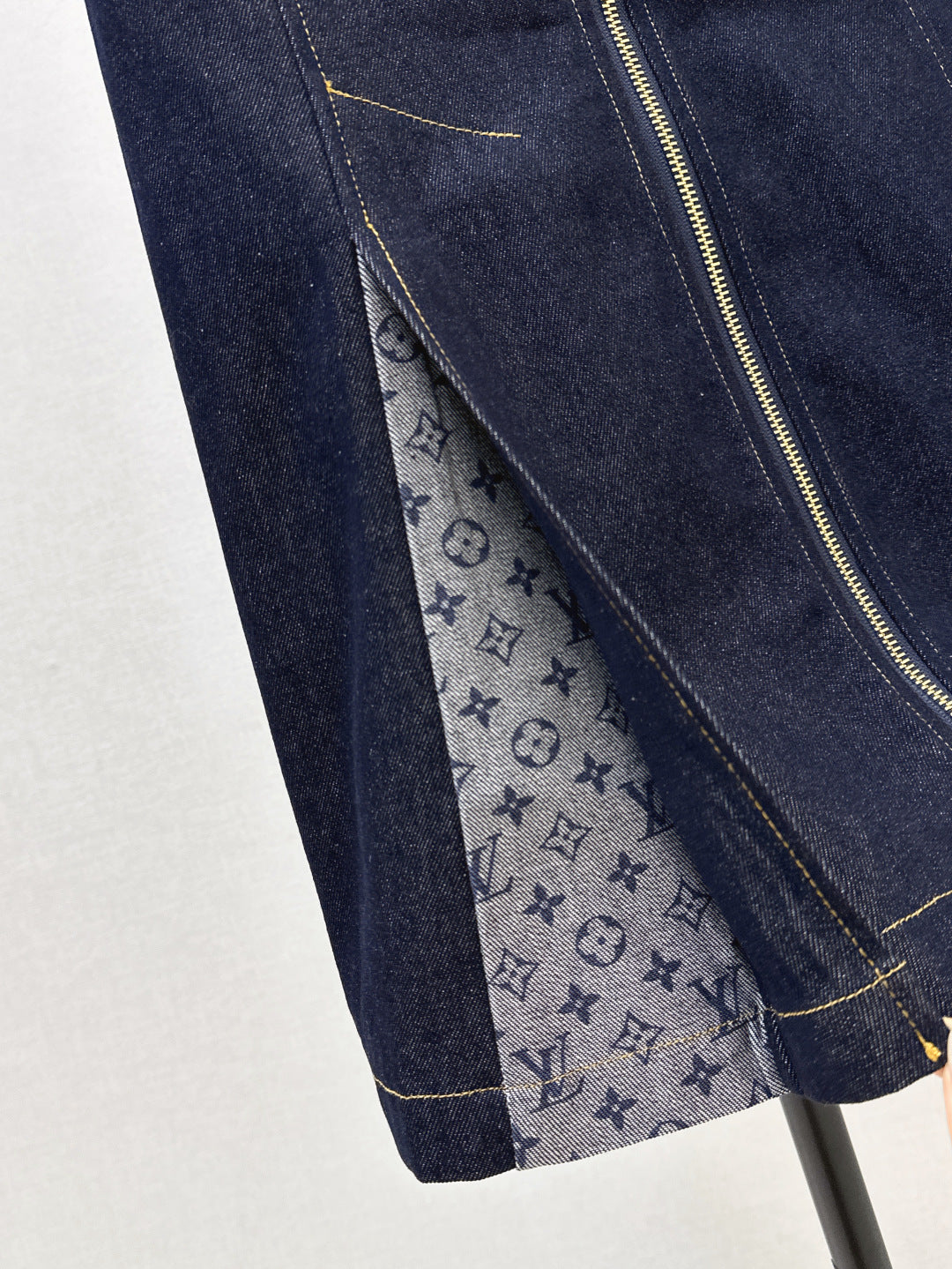 Loui* 25ss v-neck denim mini dress