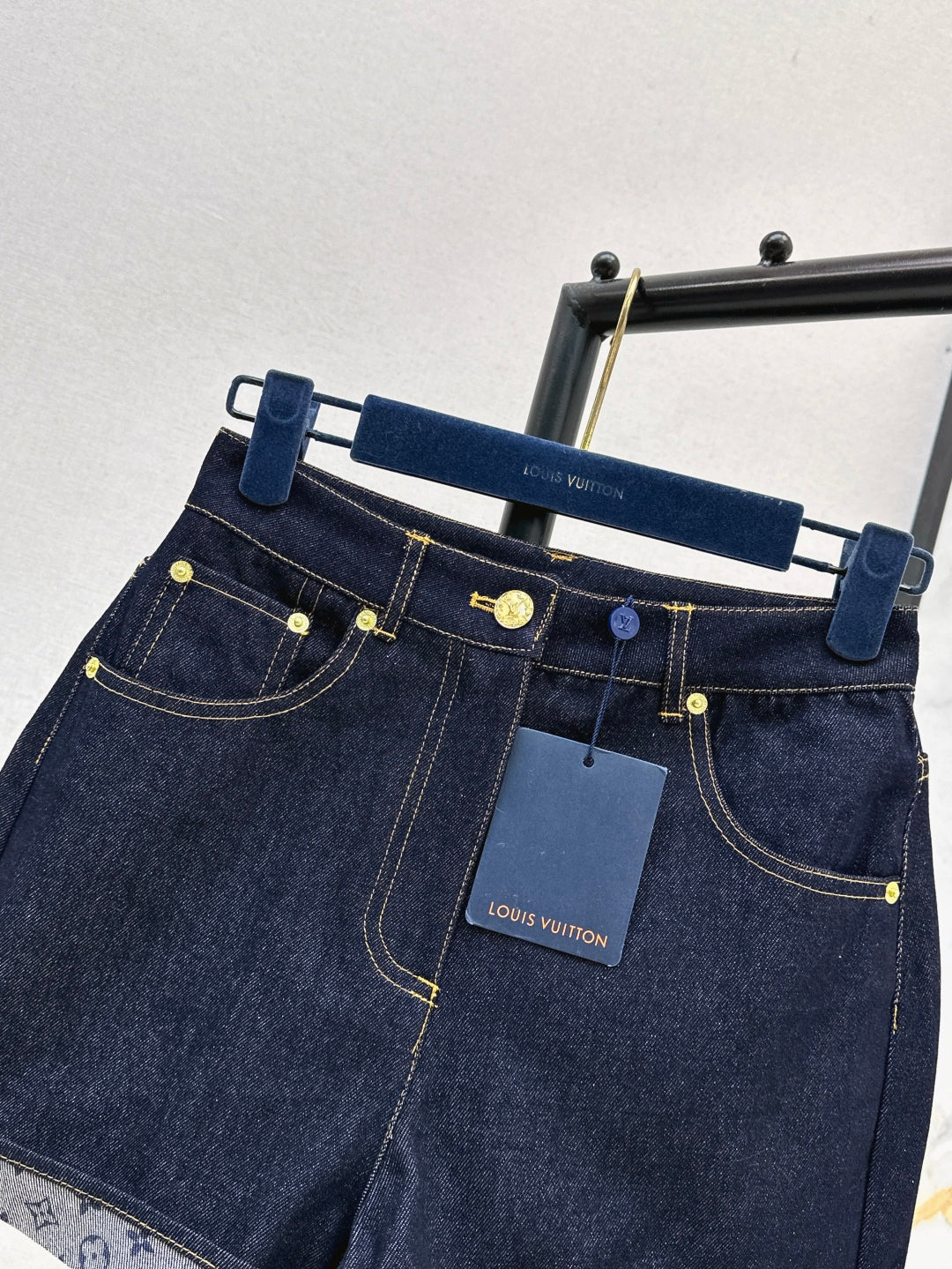 Loui* 25ss cuffed hem denim mini shorts