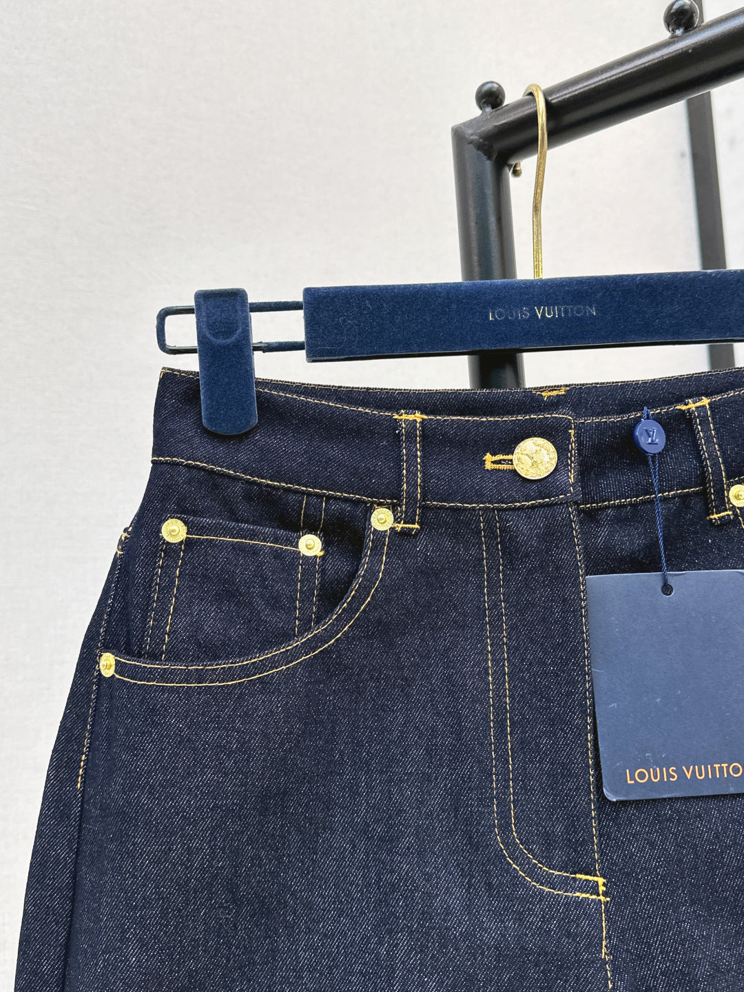 Loui* 25ss cuffed hem denim mini shorts