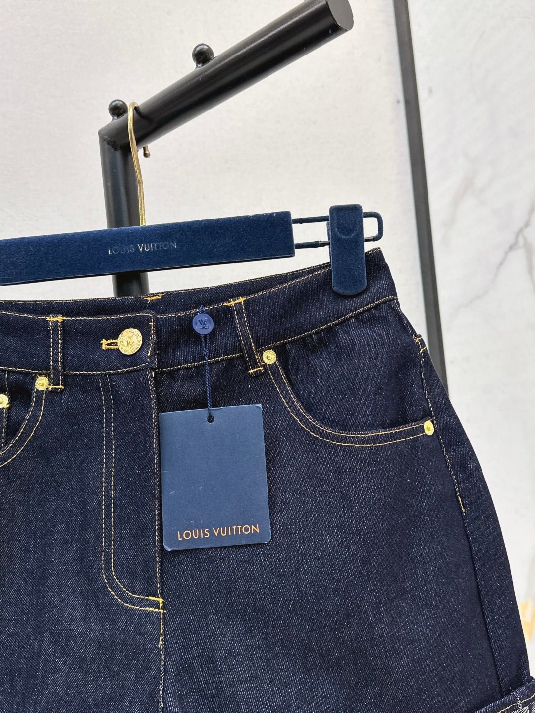 Loui* 25ss cuffed hem denim mini shorts