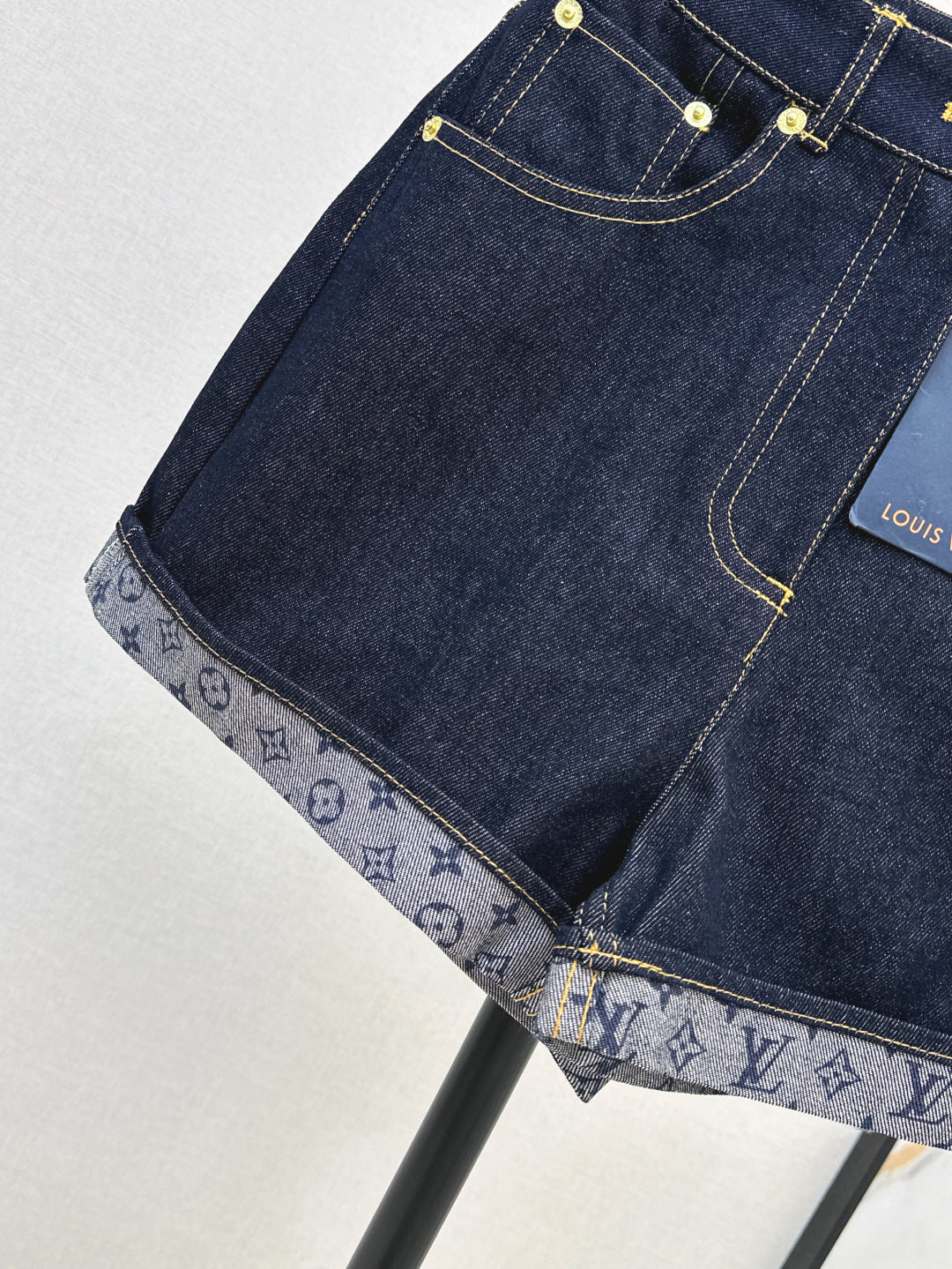 Loui* 25ss cuffed hem denim mini shorts