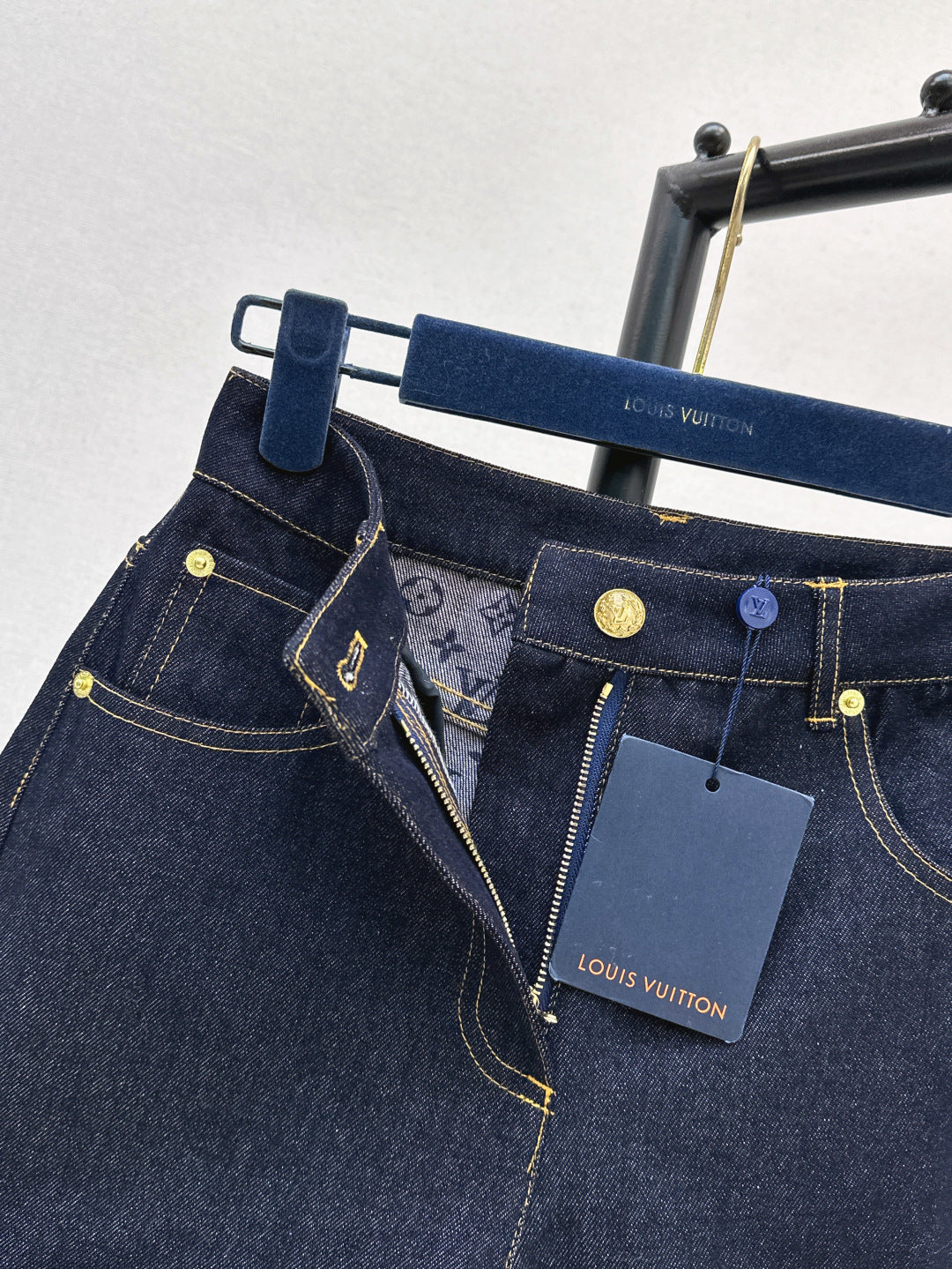 Loui* 25ss cuffed hem denim mini shorts