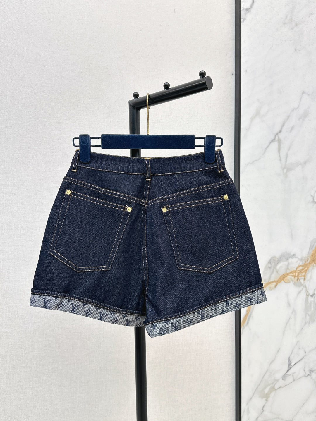 Loui* 25ss cuffed hem denim mini shorts