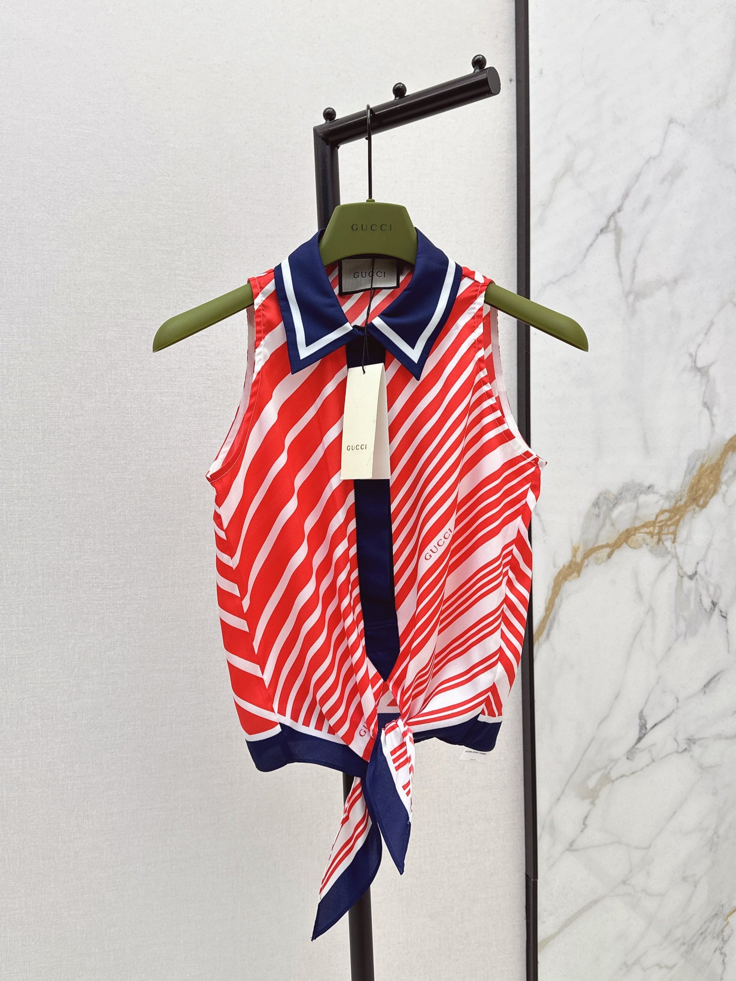 Loui* 25ss printed sleeveless shirt