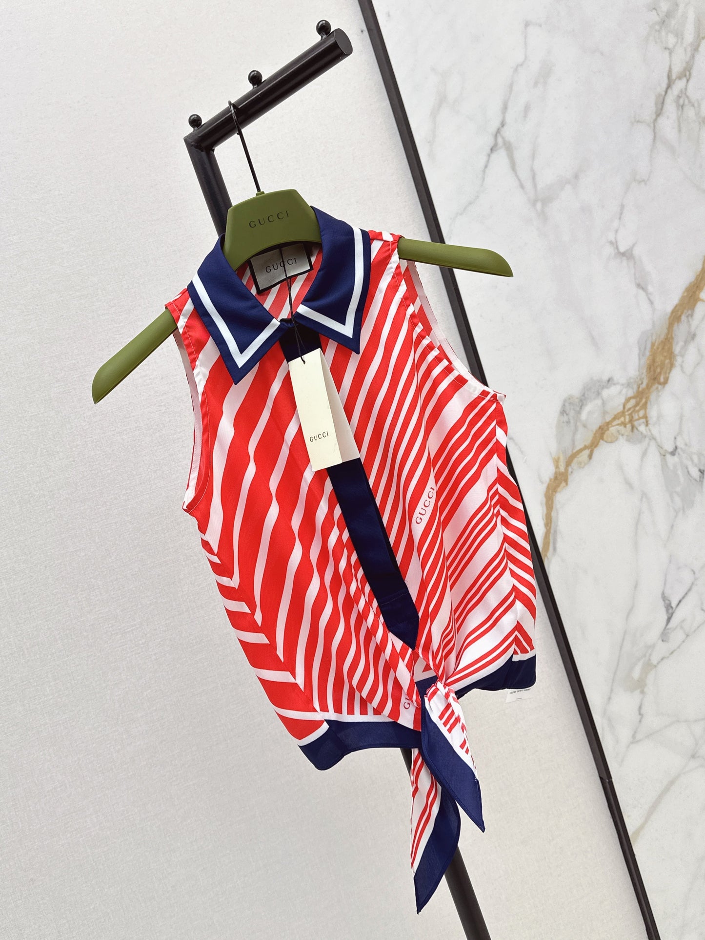 Loui* 25ss printed sleeveless shirt