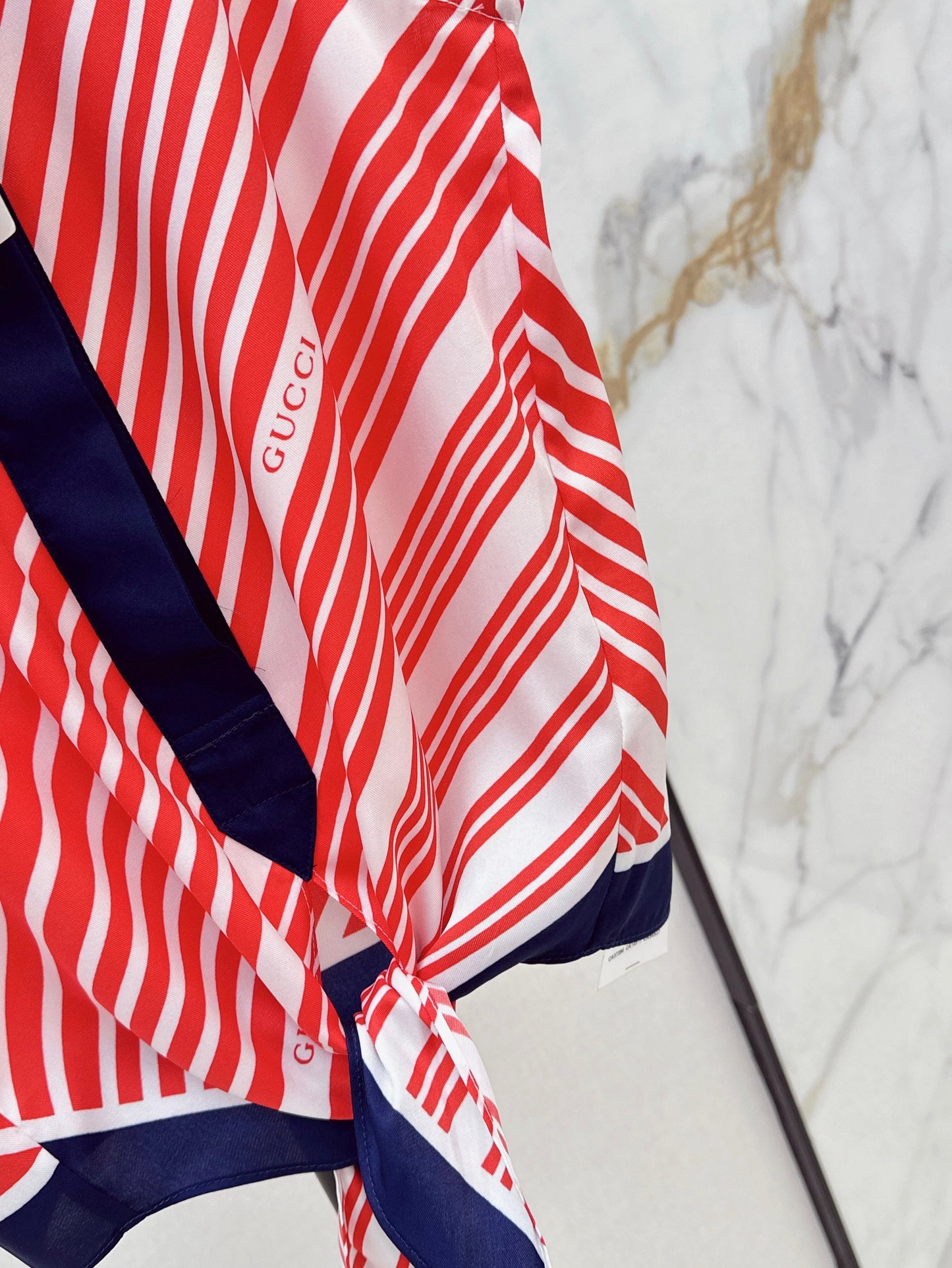 Loui* 25ss printed sleeveless shirt