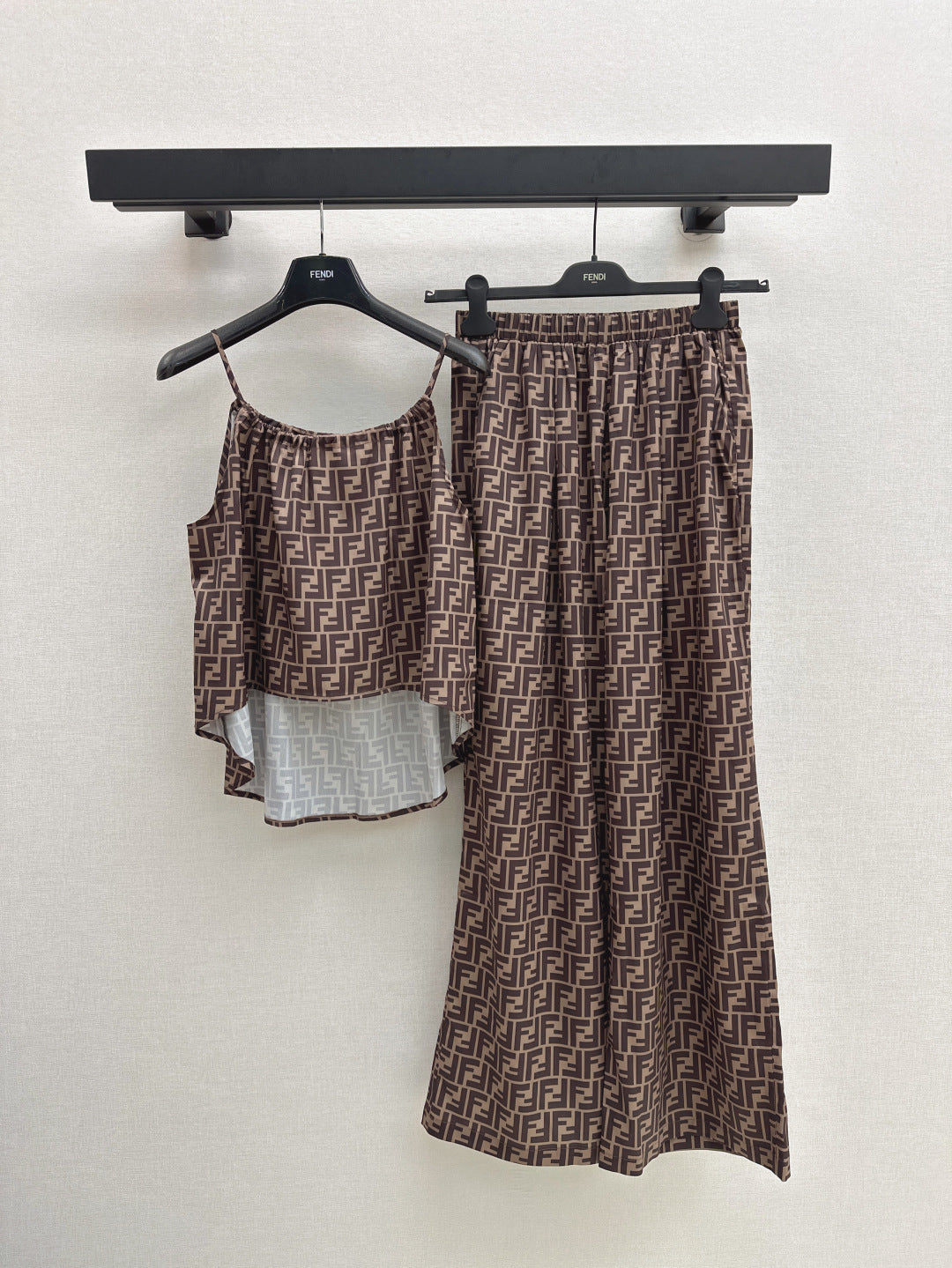 Fd* 25ss FF cami top and wide-leg pants set