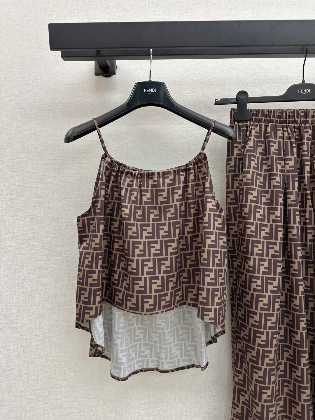 Fd* 25ss FF cami top and wide-leg pants set