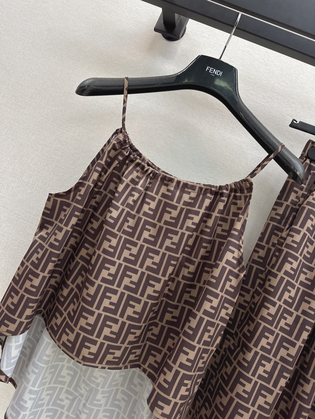 Fd* 25ss FF cami top and wide-leg pants set