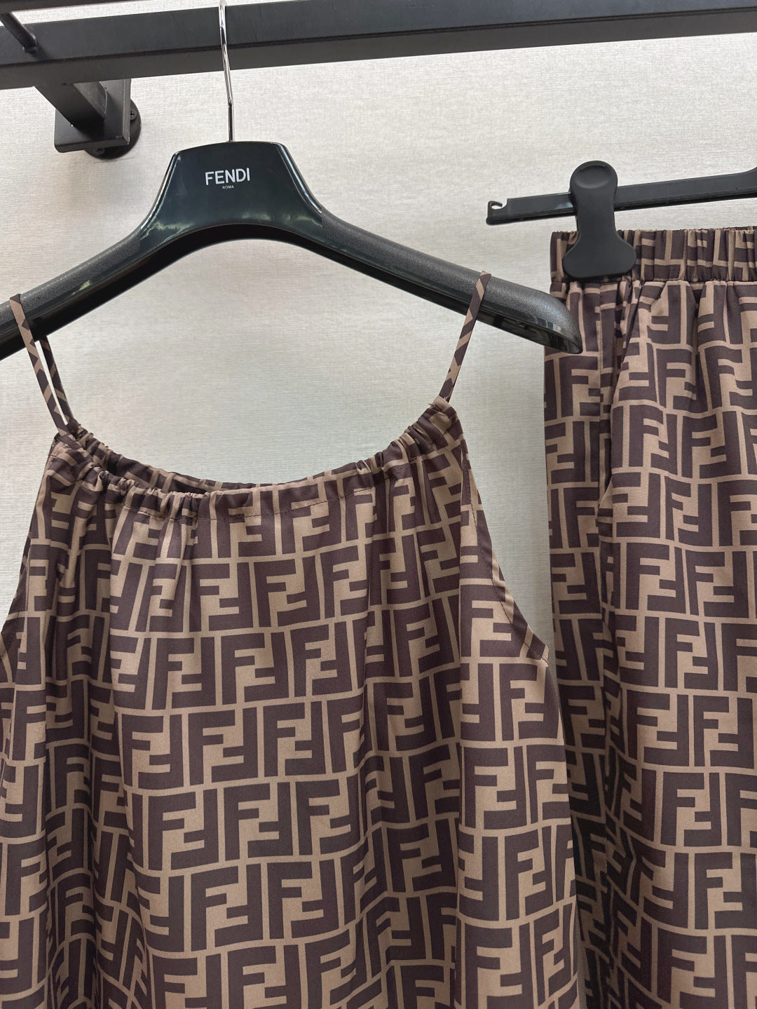 Fd* 25ss FF cami top and wide-leg pants set