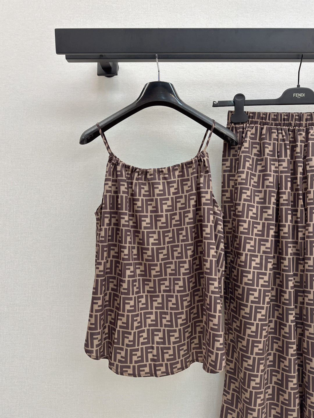 Fd* 25ss FF cami top and wide-leg pants set