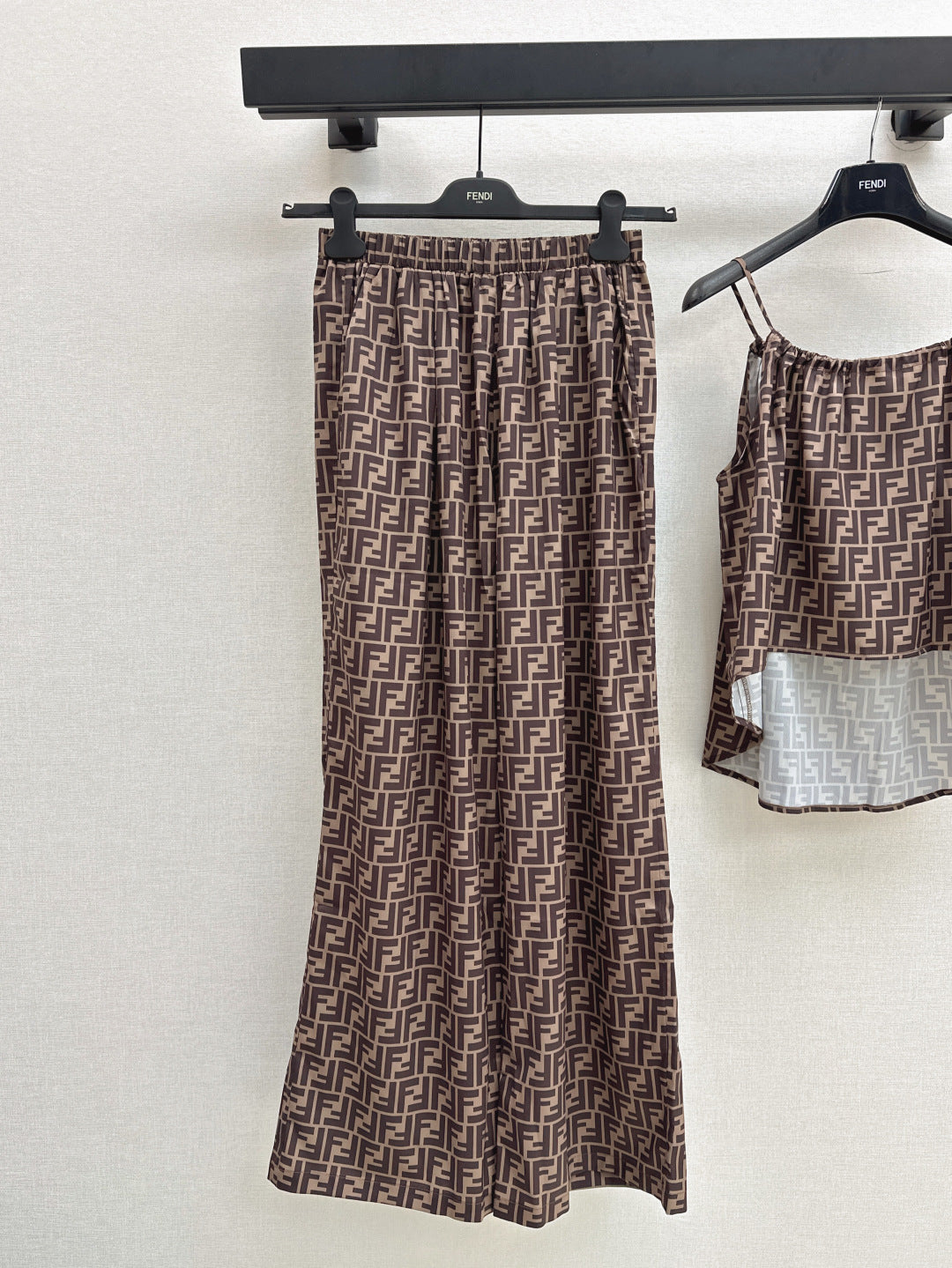 Fd* 25ss FF cami top and wide-leg pants set