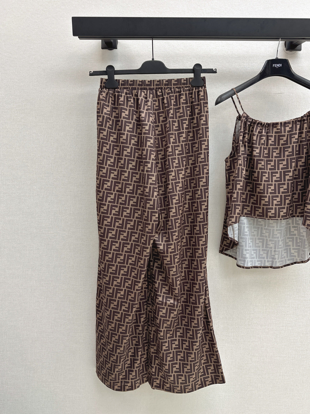 Fd* 25ss FF cami top and wide-leg pants set