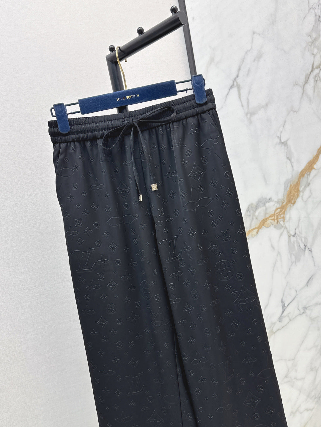 Loui* 25ss monogram accent drawstring pants