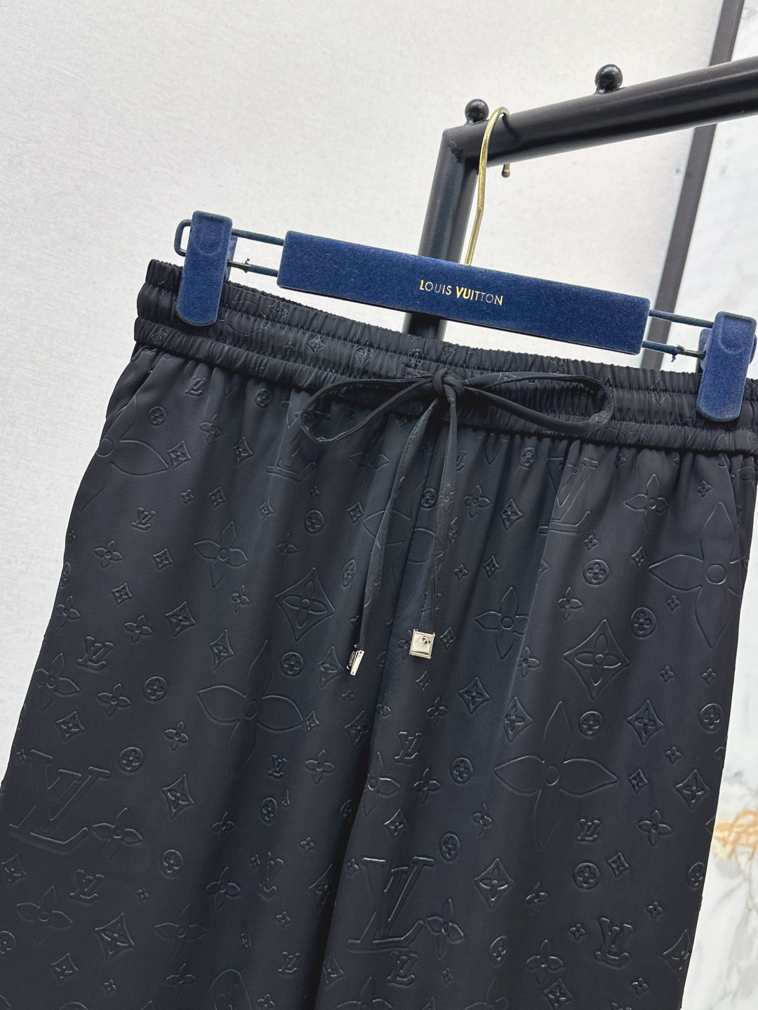 Loui* 25ss monogram accent drawstring pants