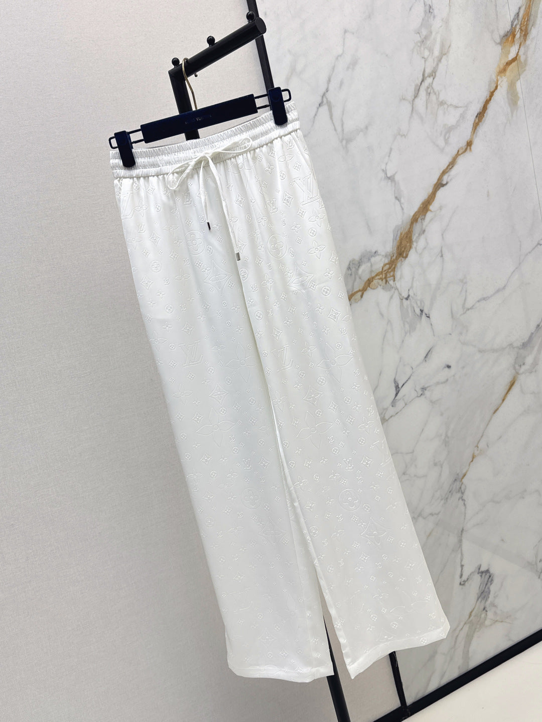 Loui* 25ss monogram accent drawstring pants