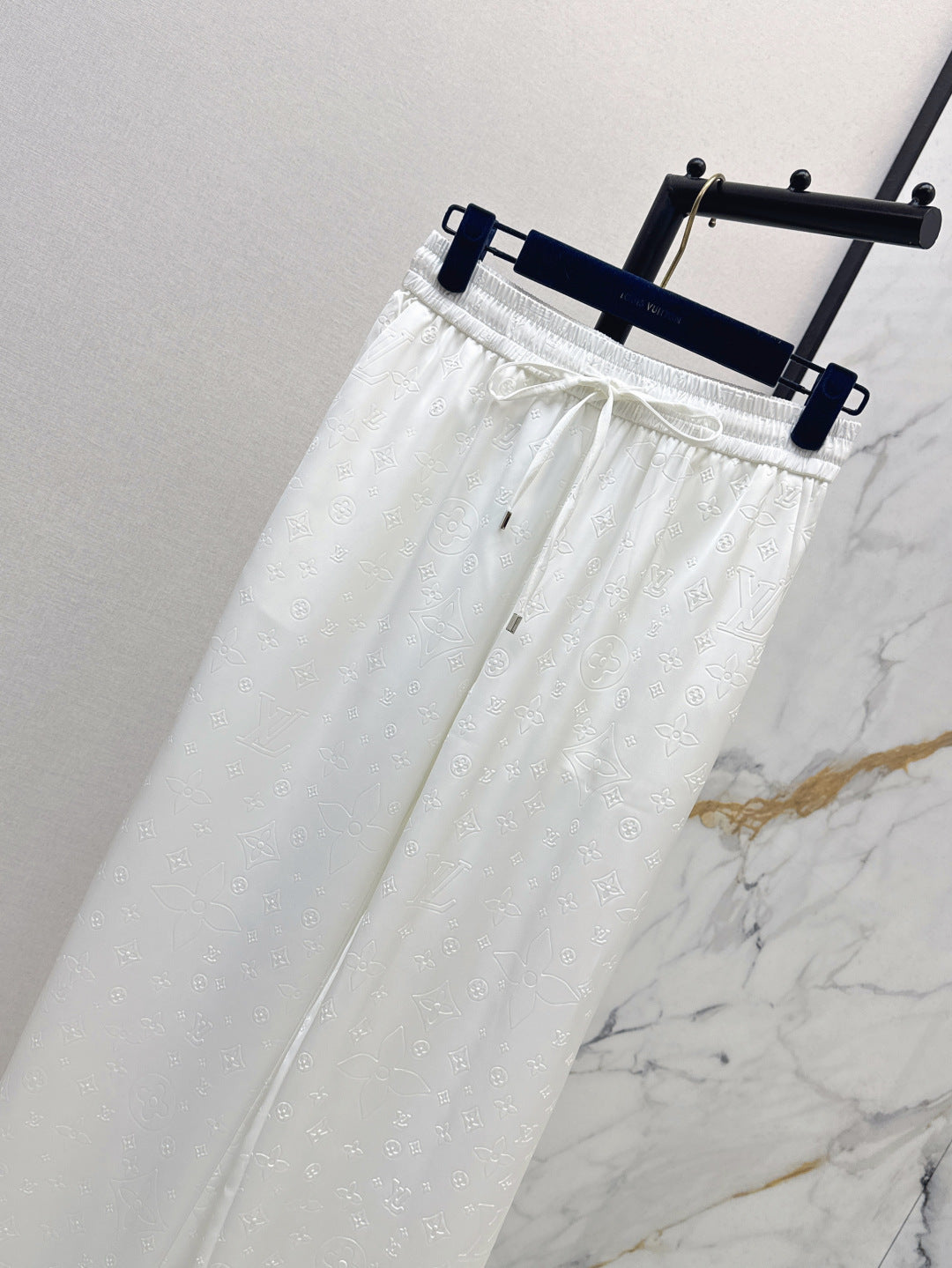 Loui* 25ss monogram accent drawstring pants