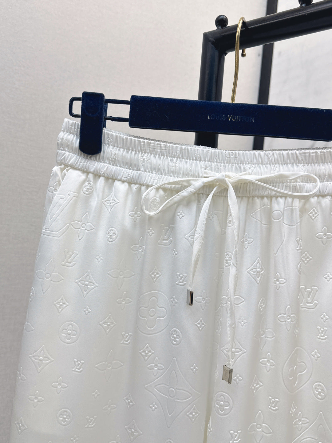 Loui* 25ss monogram accent drawstring pants