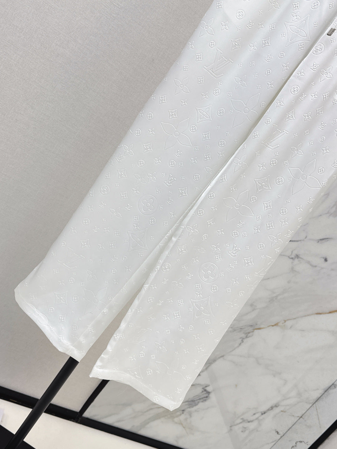 Loui* 25ss monogram accent drawstring pants