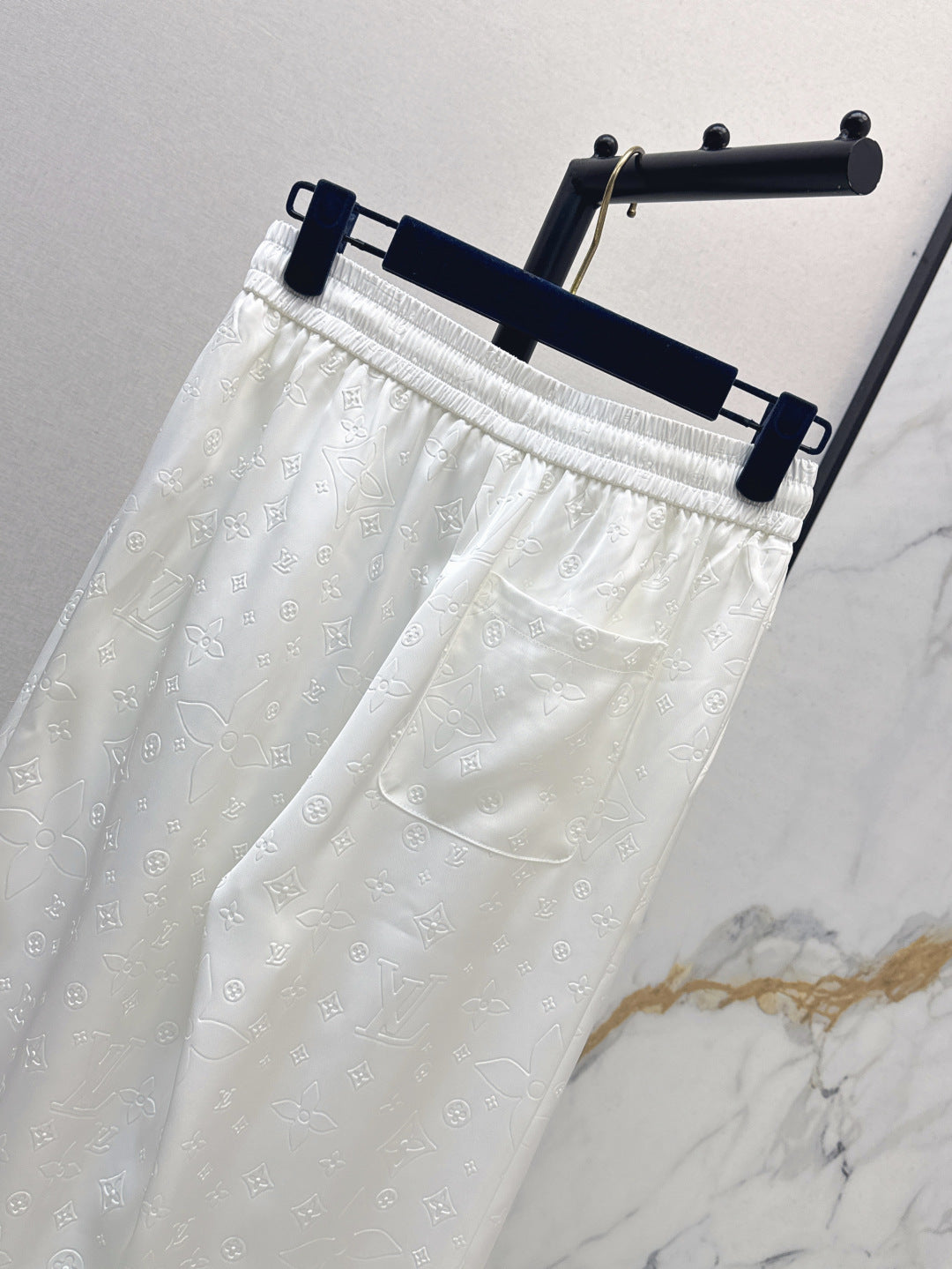 Loui* 25ss monogram accent drawstring pants