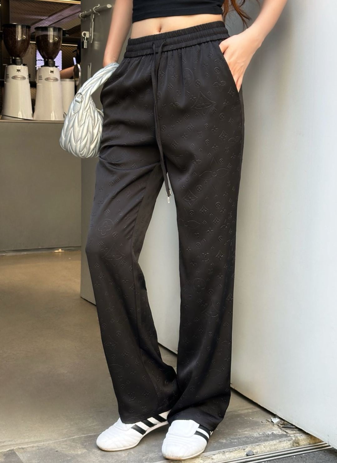 Loui* 25ss monogram accent drawstring pants