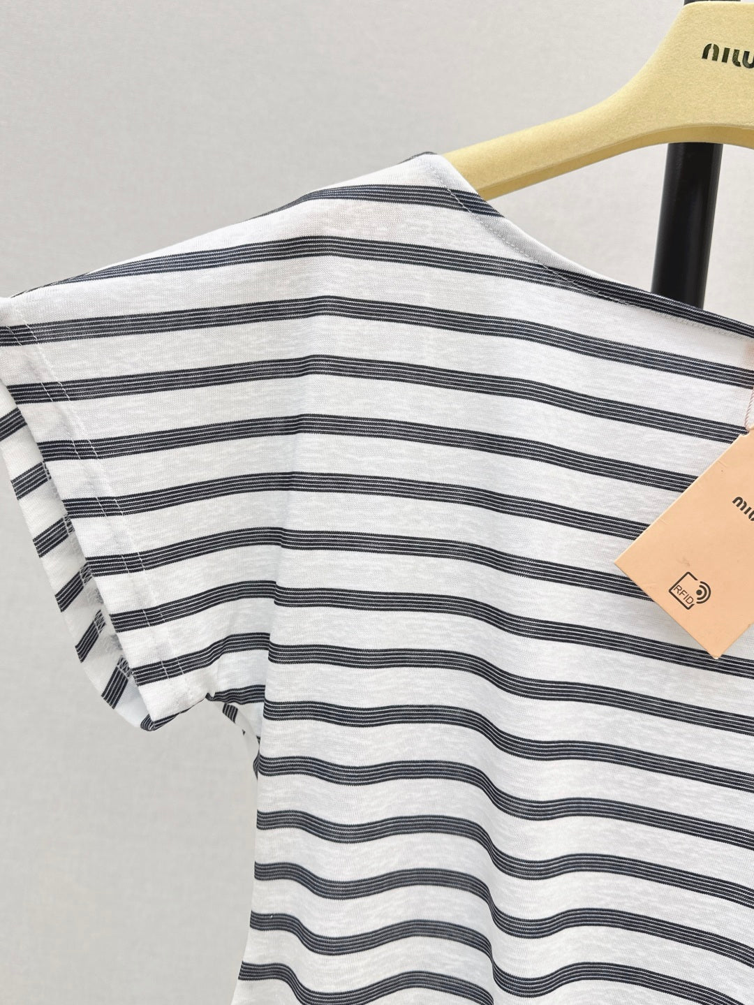 M*u 25ss boat neck top