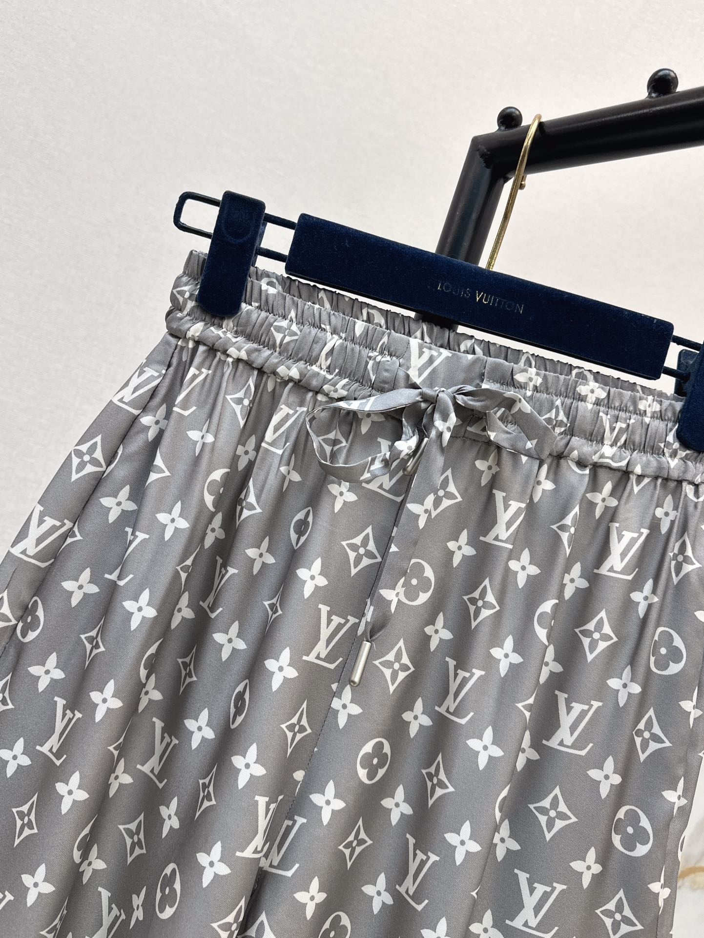Loui* 25ss monogram silk pants